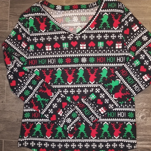 NO Boundaries | Christmas Top - Picture 3 of 5